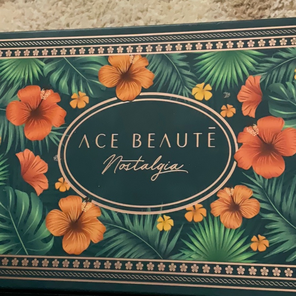 Ace Beaute Nostalgia palette - Picture 4 of 5